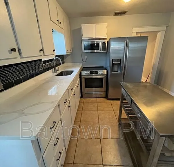203 W Haya St — Photo 6