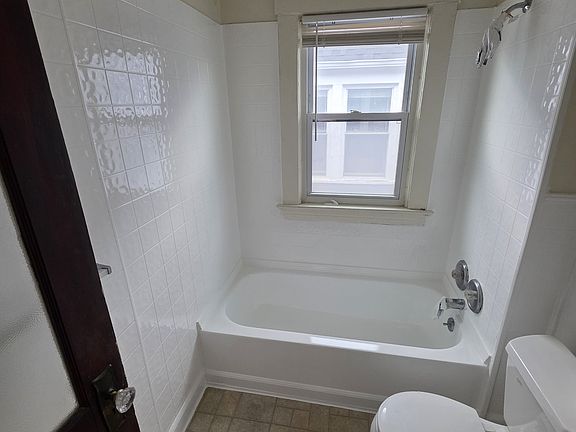 2nd image of 1415 W 110th St APT 1