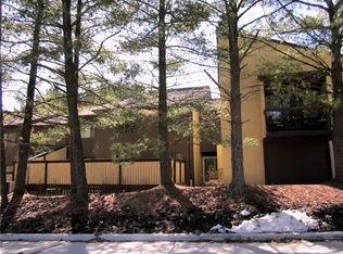 615 Hampton Ridge Dr, Akron, OH 44313