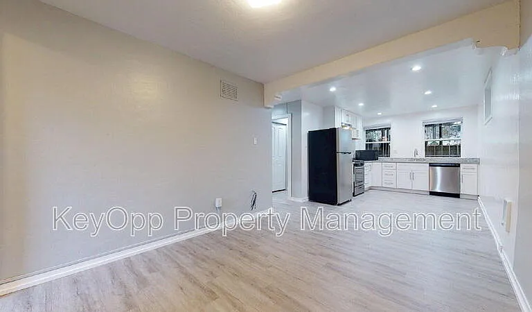 180 Stanyan Blvd — Photo 4