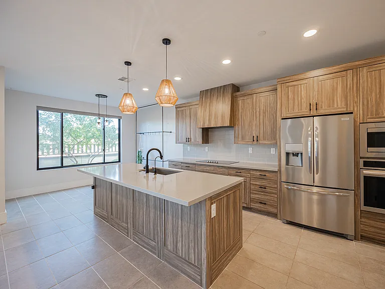 142 E Hearne Way — Photo 11