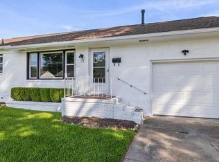 13 Catalina Dr, Hampton, VA 23664