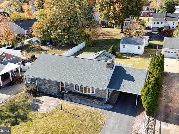 206 School House Ln, Wilmington, DE 19809