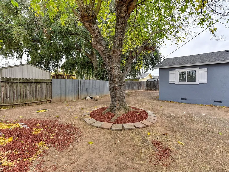 3652 McClellan Dr — Photo 23