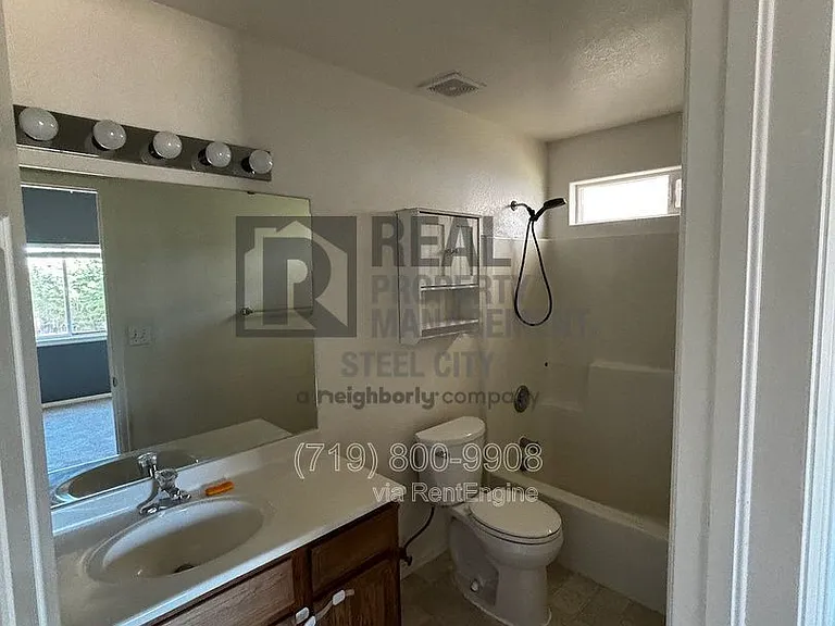 813 Ardath Ln — Photo 21