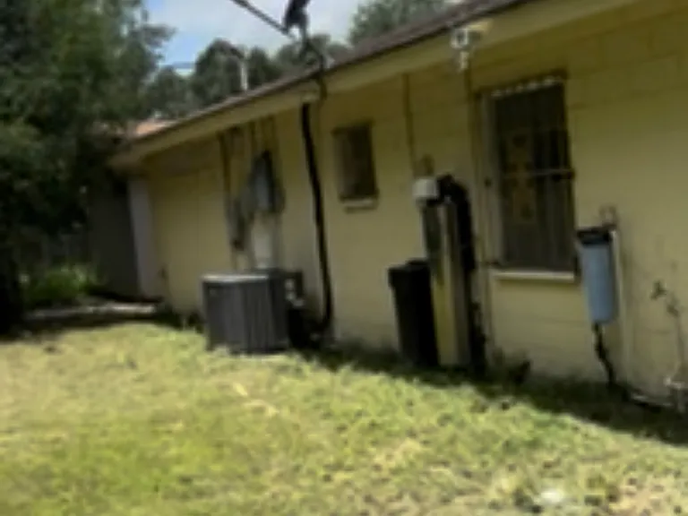 621 N B St — Photo 3
