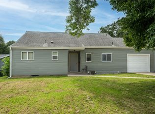 521 29th St NE, Cedar Rapids, IA 52402