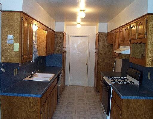 3rd image of 5042 GUINEVERE ST