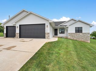 1755 Swiss Alps Ct, Greenleaf, WI 54126