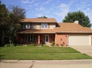 3 Bay Pointe Dr, Bloomington, IL