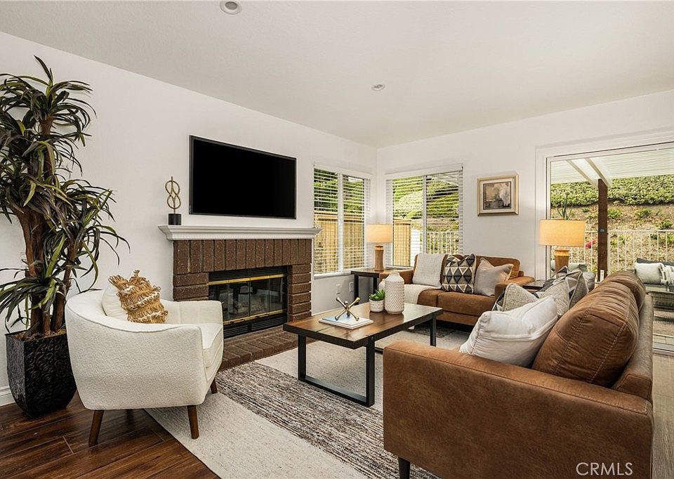 1st image of 28871 Oakview Ln