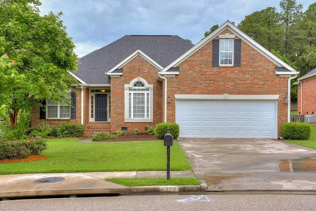 4 bed, 2.0 bath, 2244 sqft, $1,900 — Photo 1