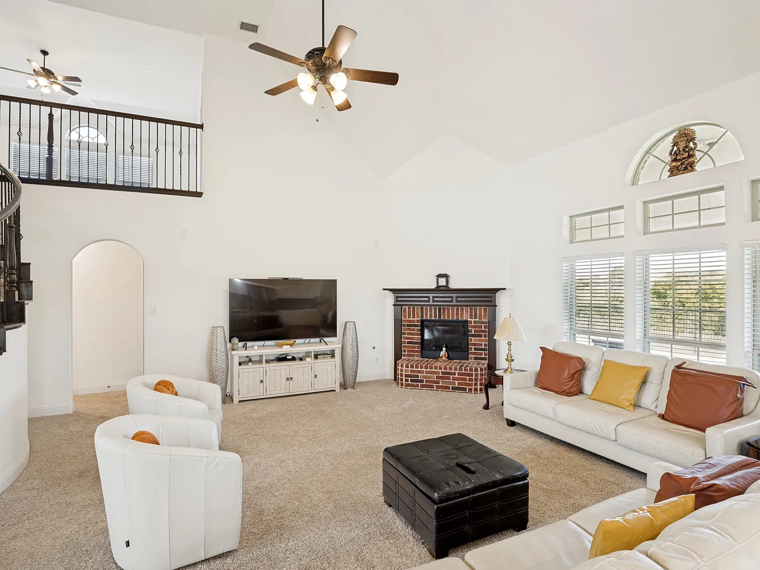 5 bed, 4439 sqft, $3,850 — Photo 4