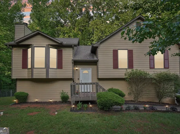 306 Deerfield Dr, Hiram, GA 30141