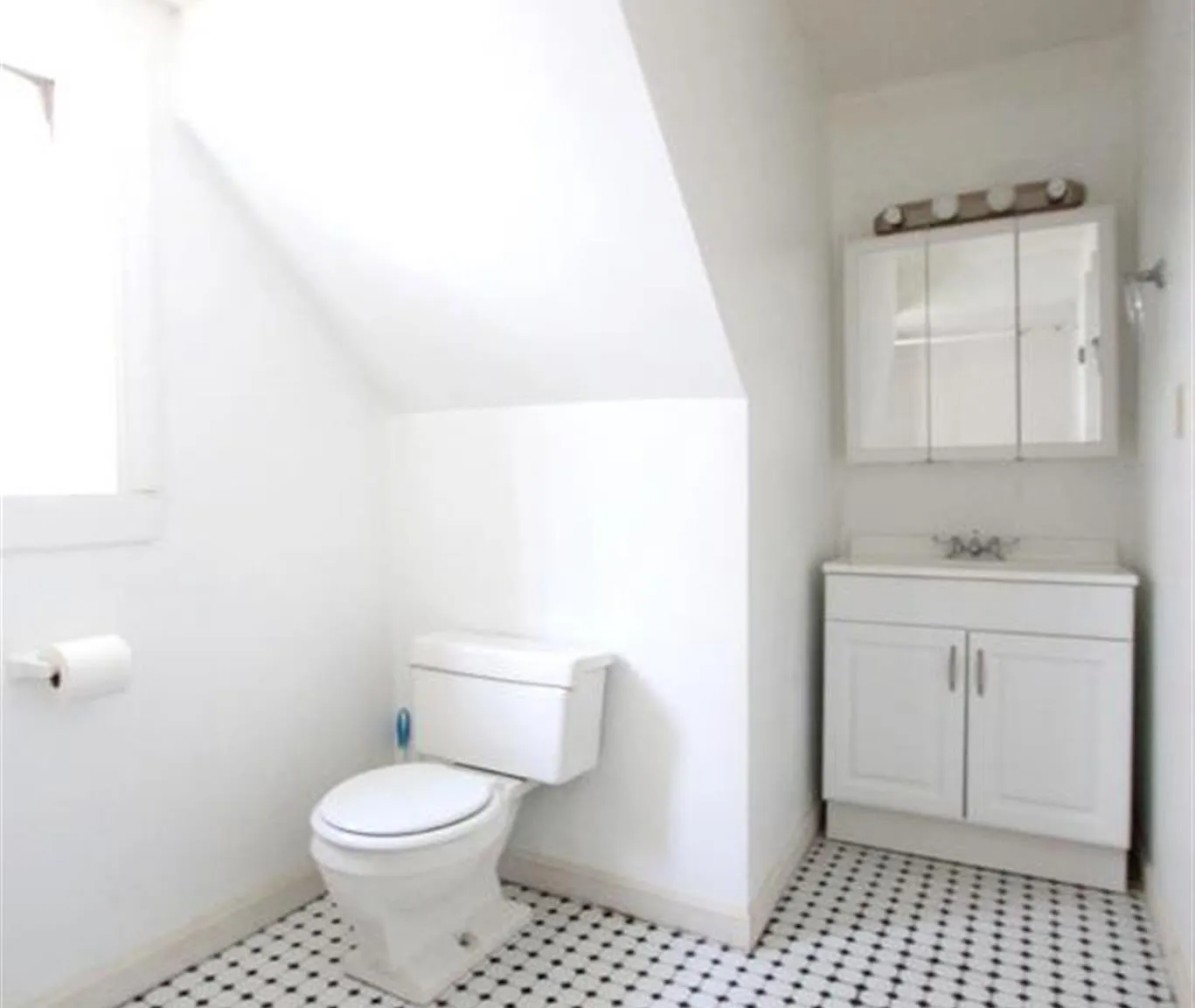3 bed, 999 sqft, $3,400 — Photo 4