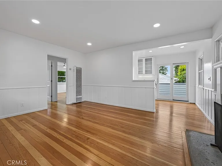 581 Park Ave — Photo 2