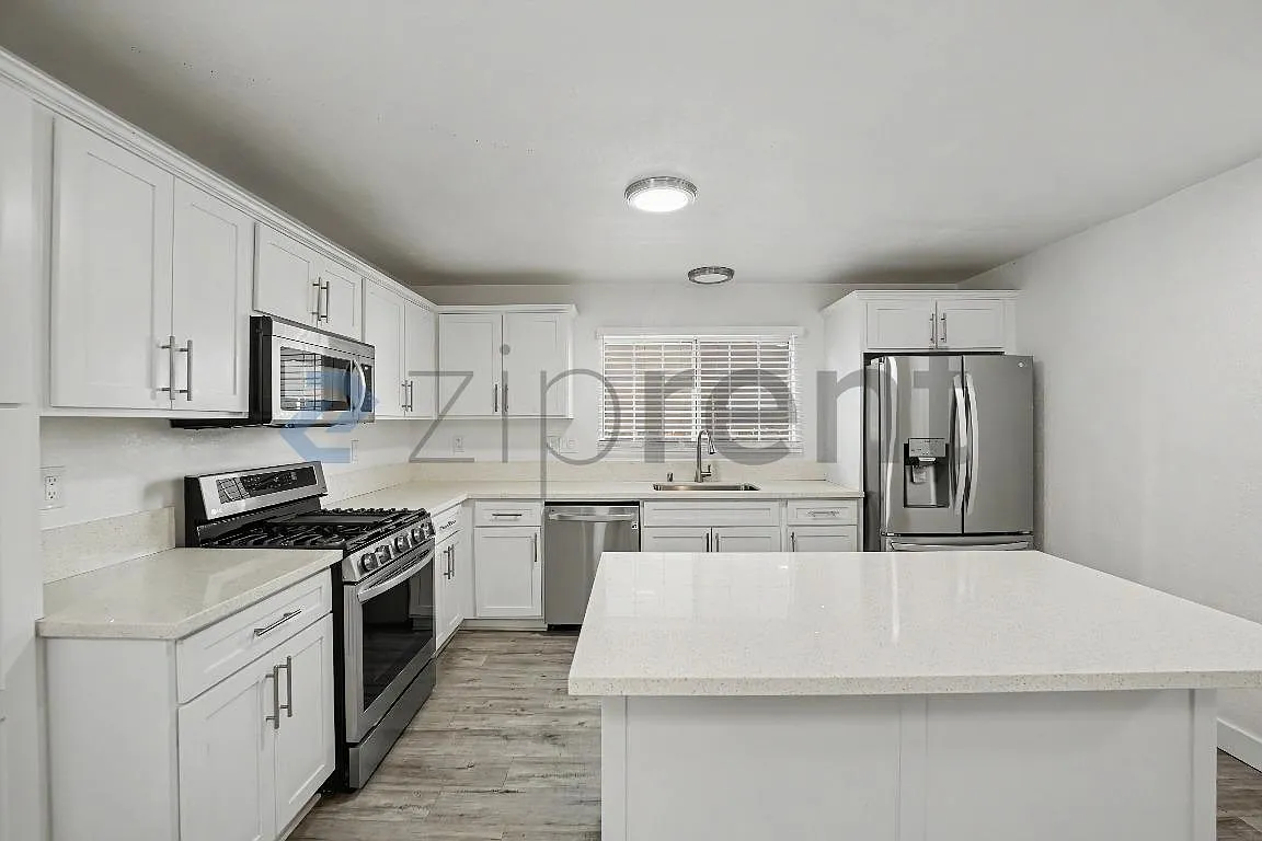 4 bed, 2300 sqft, $4,995 — Photo 1