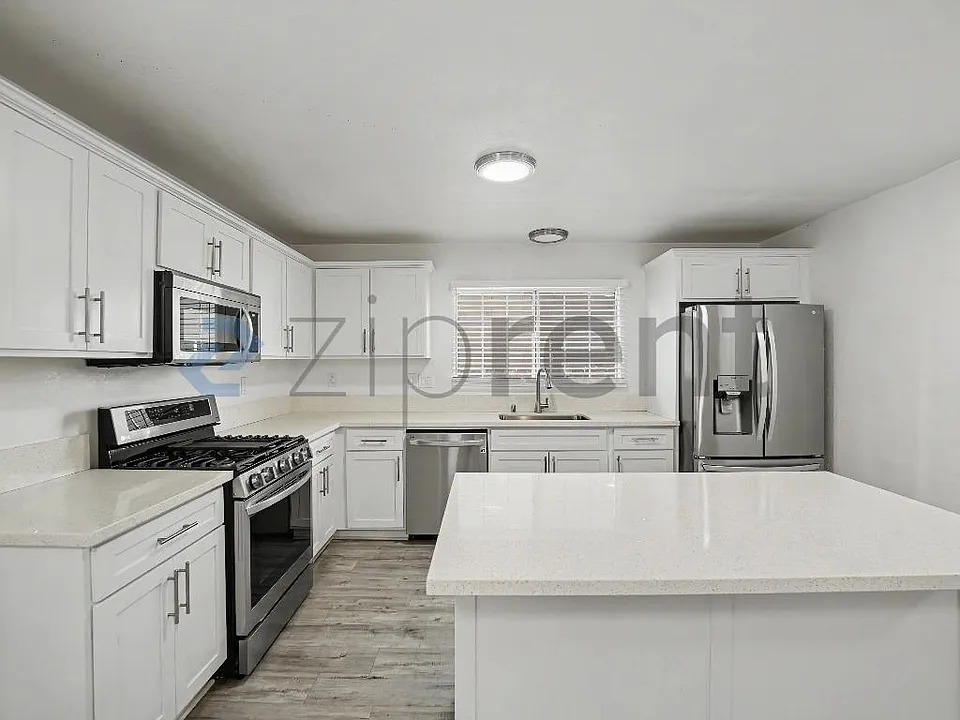 927 Freeman Ave
