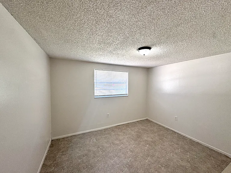 5011 20th Street Ct E — Photo 8