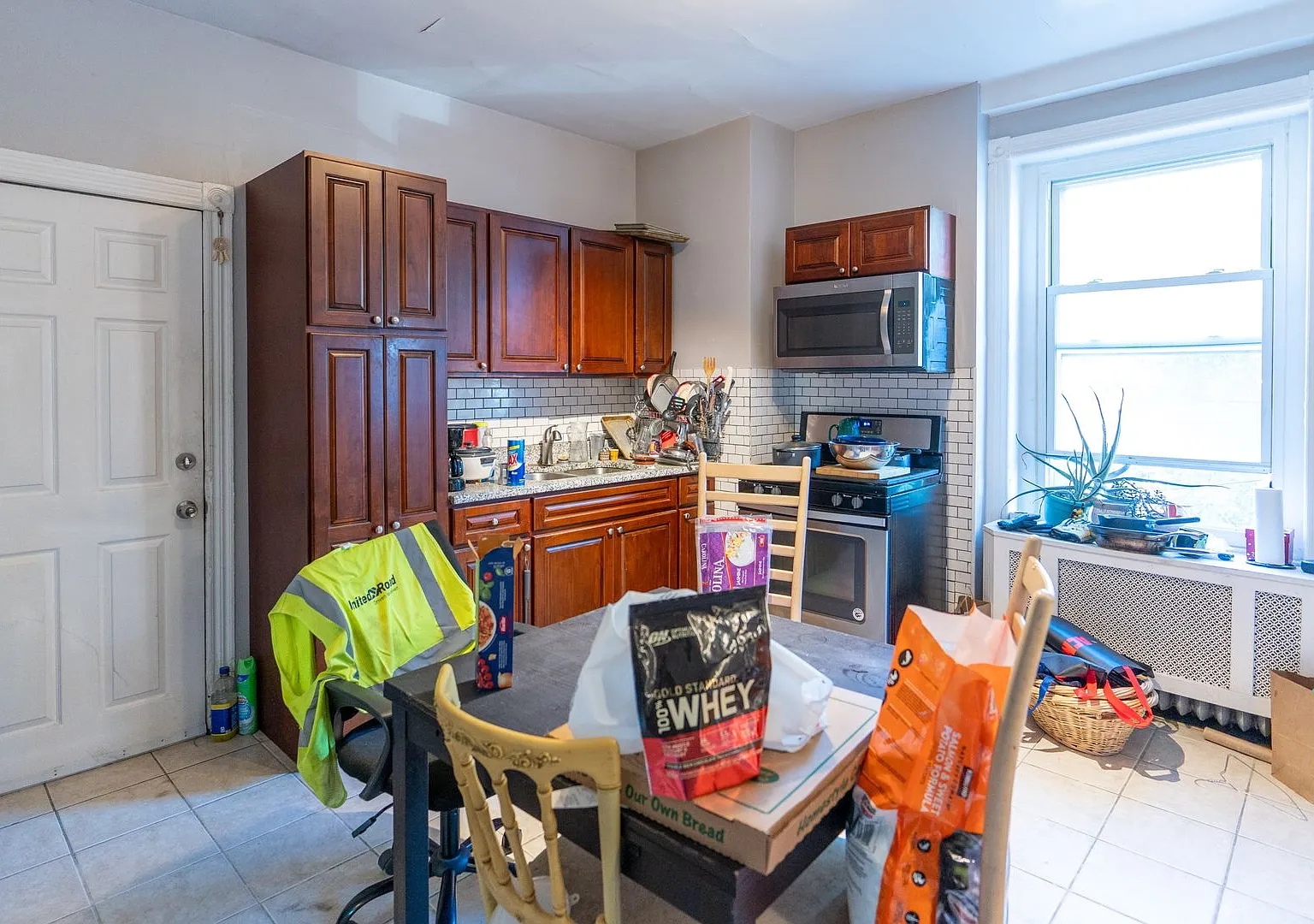 Large One bedroom Melrose area — Photo 1