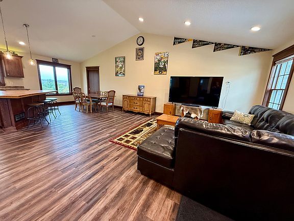 5th image of 210 Prairie View Dr