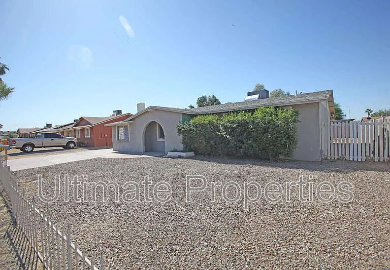 6755 W Montebello Ave — Photo 2