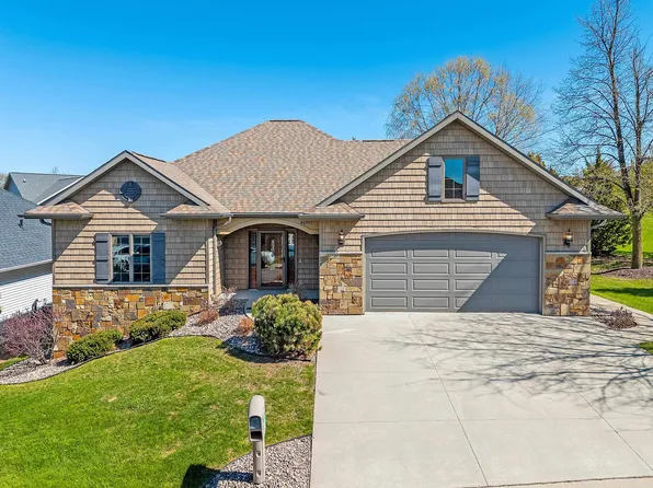 W6957 Brackenwood Ln, Greenville, WI 54942