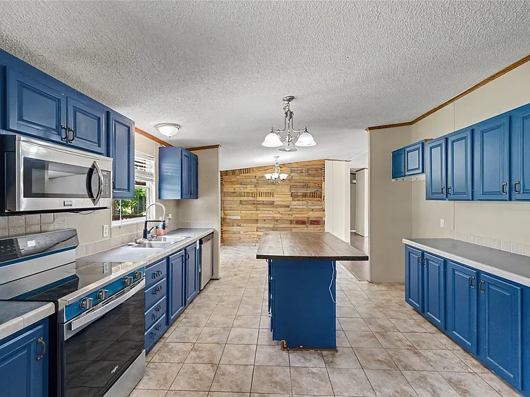 17685 Todd St — Photo 32