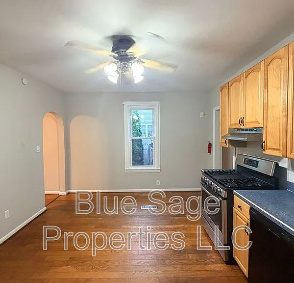 913 8th Ave — Photo 8