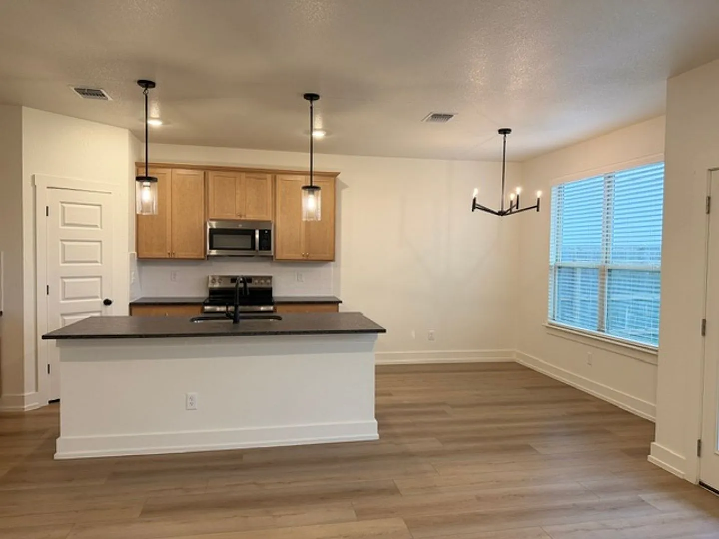 8919 Trungle for lease — Photo 3