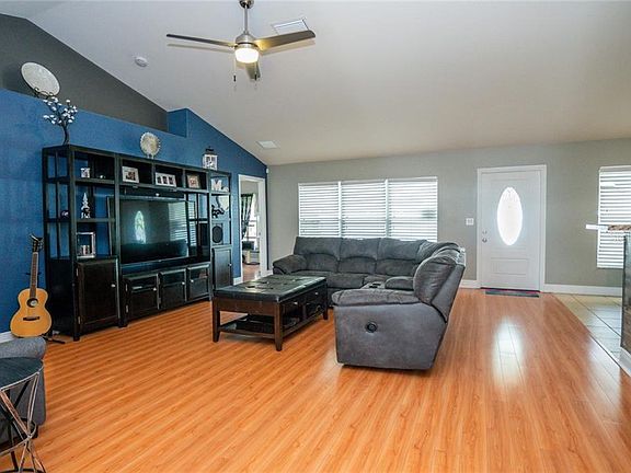 5th image of 3890 Portair Ave
