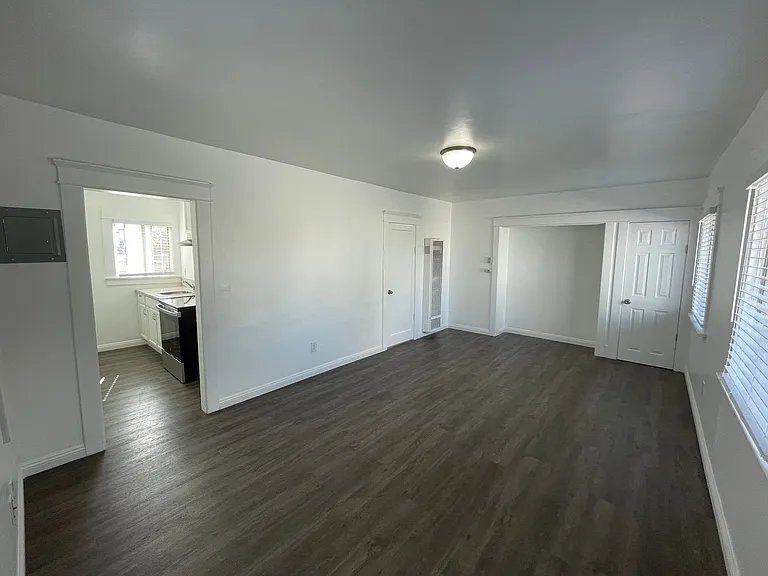 636 Lime Ave — Photo 2