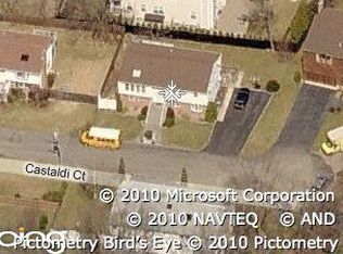 5 Castaldi Ct, Bethpage, NY 11714