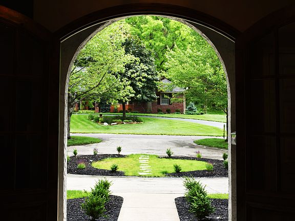 3rd image of 9848 Rosewood Dr