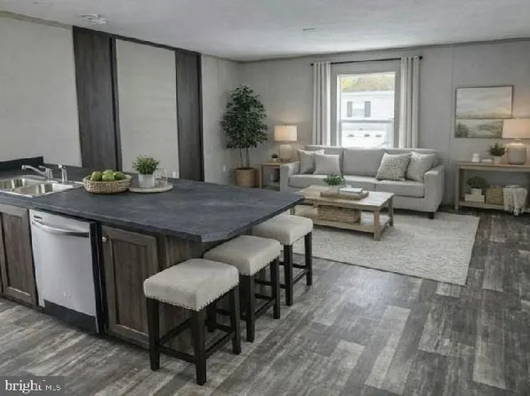 1 Victory Ave Trlr 26, Pennsville, NJ 08070