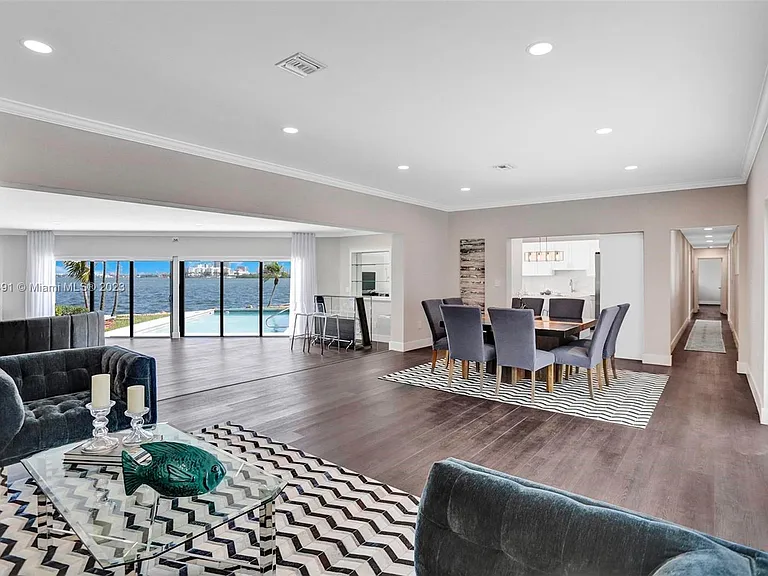 9101 N Bayshore Dr — Photo 8