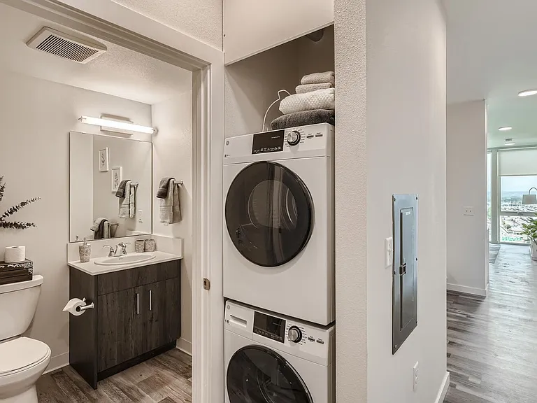 Welcome to AV Lofts! Beautiful views plus in-unit laundry! Up to 8 weeks free! — Photo 67