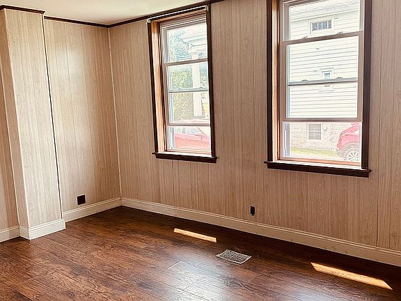 2nd image of 270 Main St