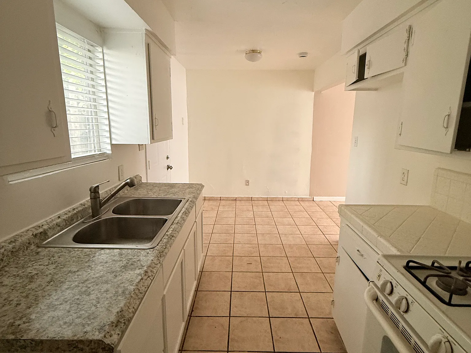 2 bed, $1,100 — Photo 4