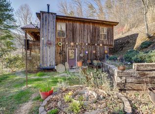 810 Poga Rd, Butler, TN 37640