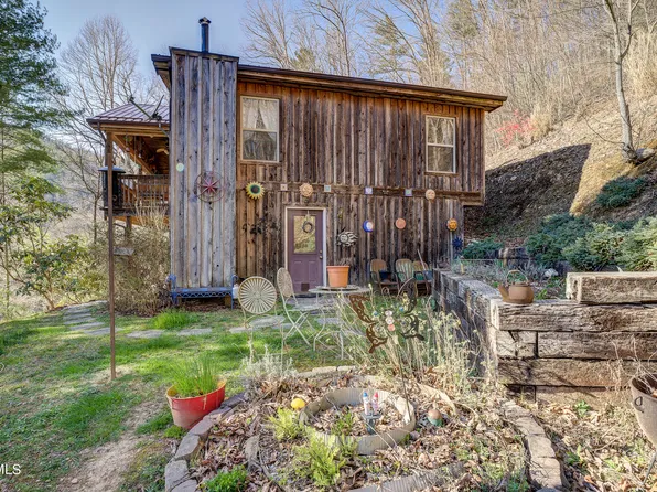 810 Poga Rd, Butler, TN 37640