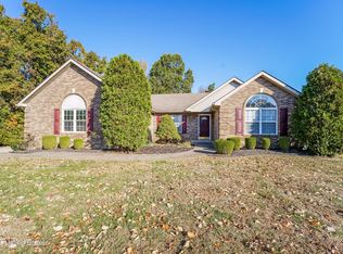 5113 Queens Castle Rd, Louisville, KY 40229