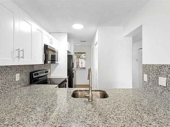 5th image of 1084 Coral Club Drive #1084