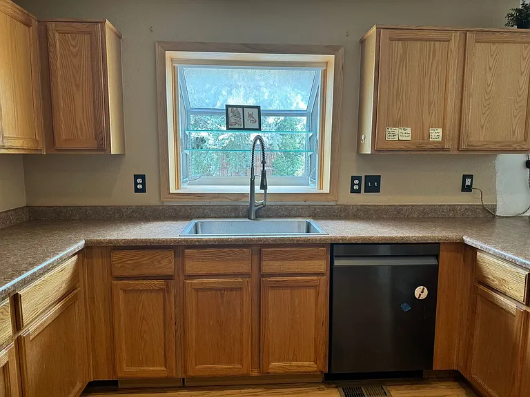 1312 Lambert Cir — Photo 6