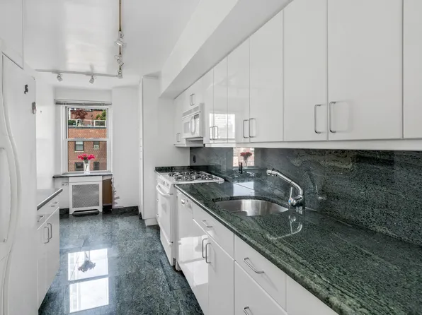 50 Sutton Place South image 3 of 11