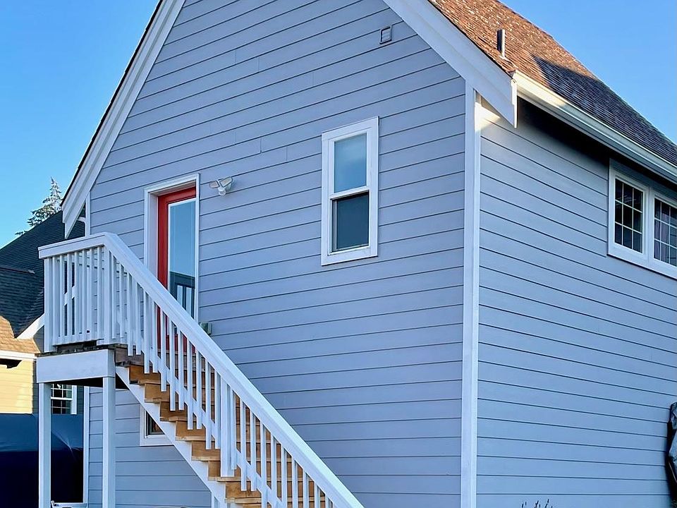1st image of 2025 Belfair Ave NE