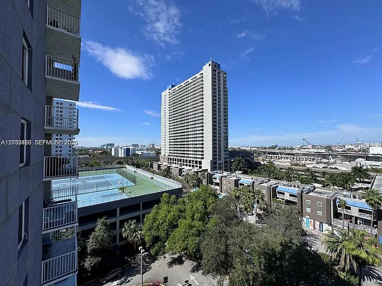 800 N Miami Ave #E-1008 — Photo 4