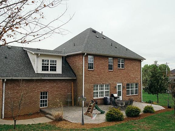 3rd image of 386 Woodlands Dr