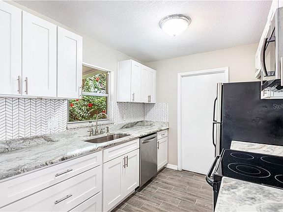 3rd image of 14046 Arbor Knoll Cir