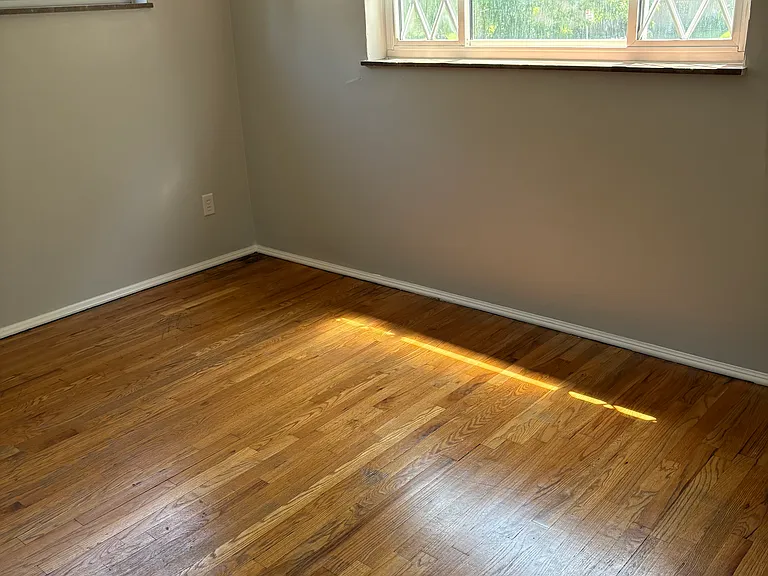 1050 Covedale Ave — Photo 7